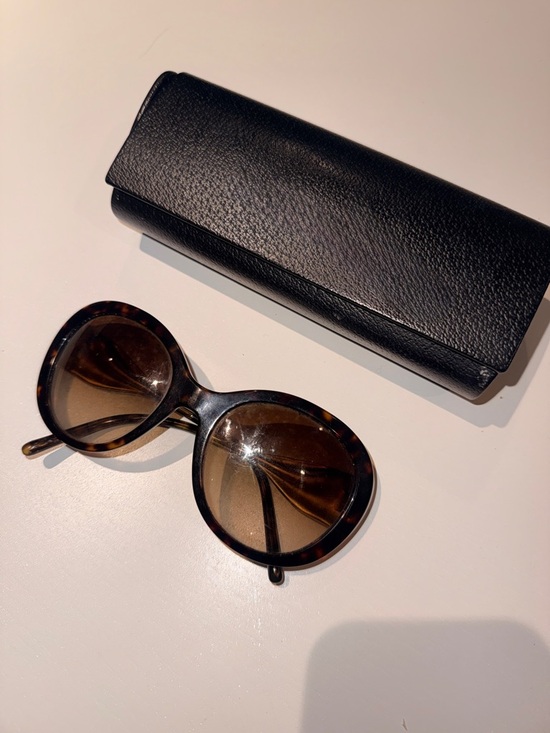 Accessories - Women's Tortoiseshell and Gold Round Sunglasses